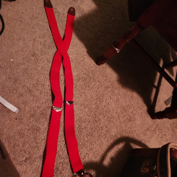Red suspenders (BUTTON) - Picture 3 of 3